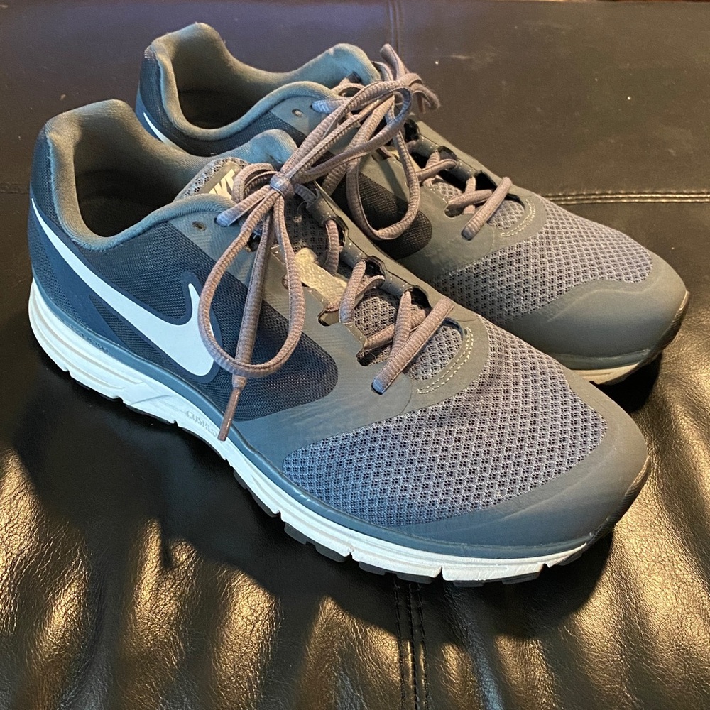 Men’s Nike Zoom Vomero 8 Running Shoe. Size 8.5.